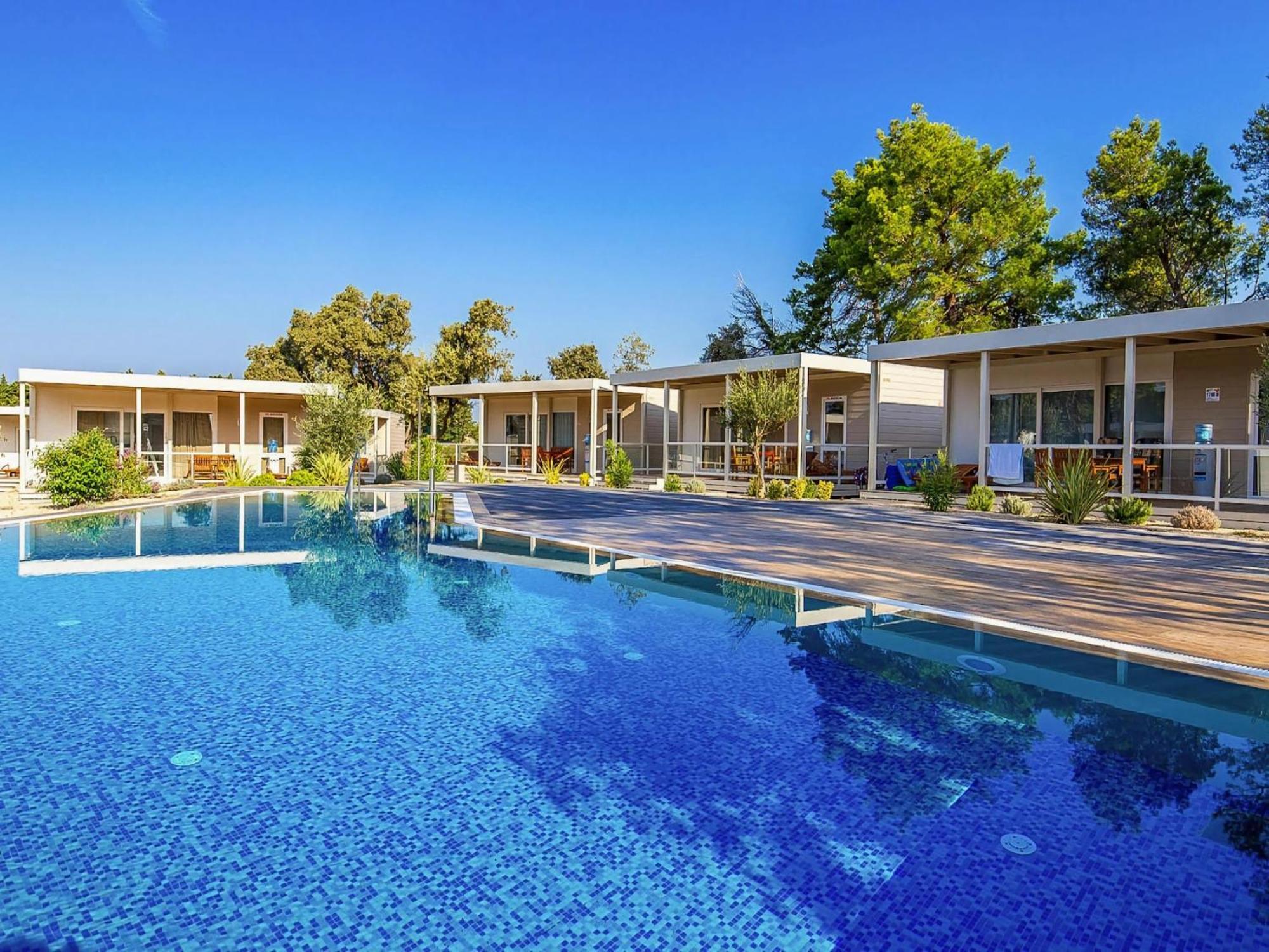 Mobile Homes Mediteran In Caravan Park Strasko, נובליה מראה חיצוני תמונה