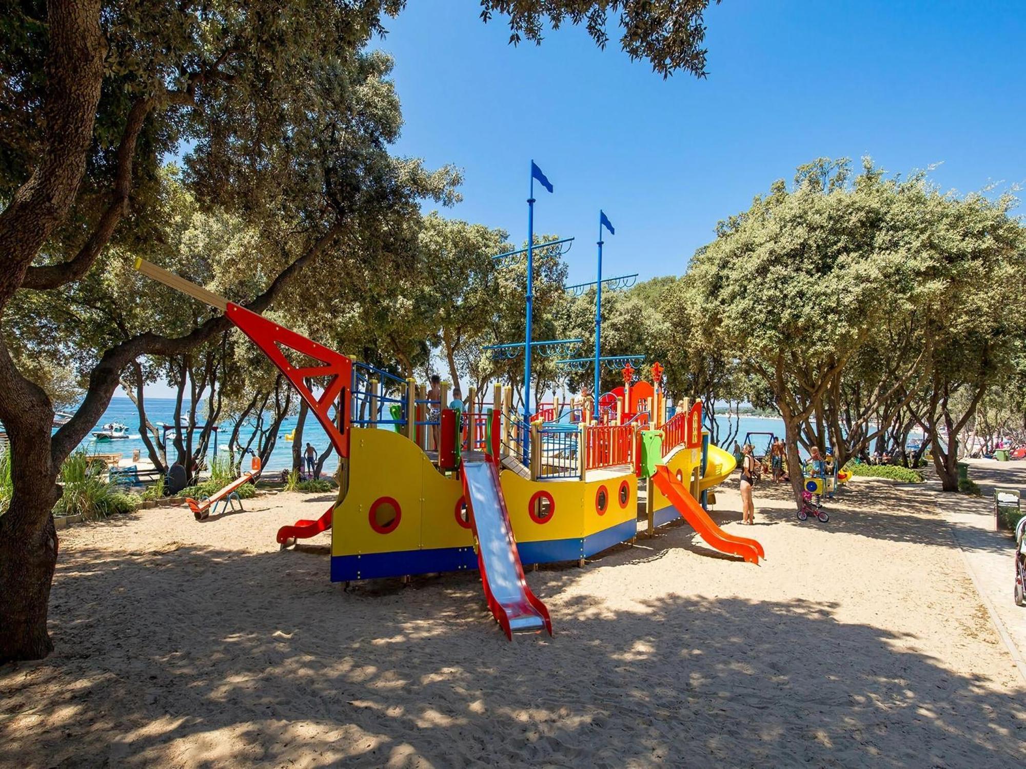 Mobile Homes Mediteran In Caravan Park Strasko, נובליה מראה חיצוני תמונה