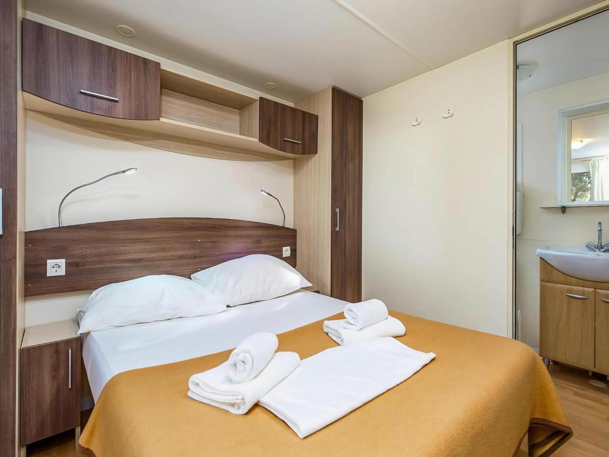 Mobile Homes Mediteran In Caravan Park Strasko, נובליה מראה חיצוני תמונה